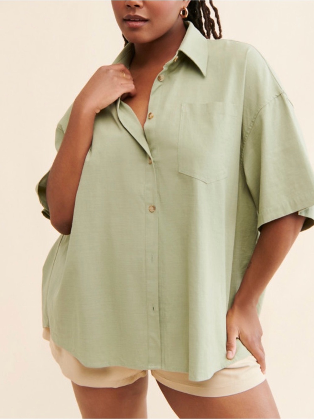 Relaxed Short-Sleeve Button-Down Shirt in Sage Green - French Mauve Lillian